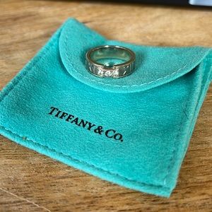AUTH - Tiffany & Co. Atlas Ring
18k White Gold Diamond